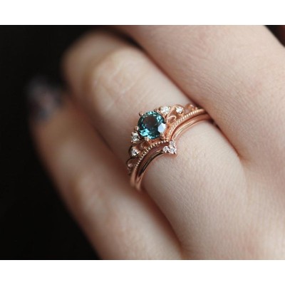 Bella Engagement Ring Set: Round Teal Sapphire & Diamonds
