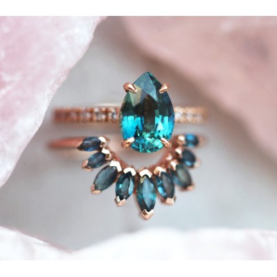 Brene Teal Sapphire Diamond Ring Set
