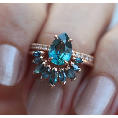 Brene Teal Sapphire Diamond Ring Set
