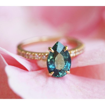 Brene Teal Sapphire Diamond Ring Set
