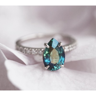 Brene Teal Sapphire Diamond Ring Set
