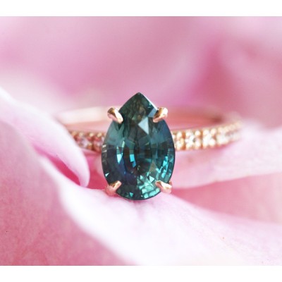 Brene Teal Sapphire Diamond Ring Set
