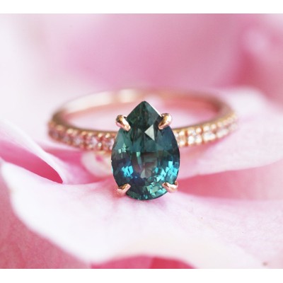 Brene Teal Sapphire Diamond Ring Set
