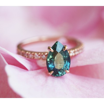 Brene Teal Sapphire Diamond Ring Set
