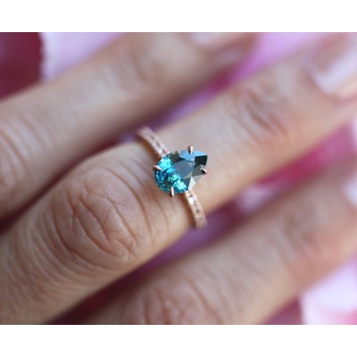 Brene Teal Sapphire Diamond Ring Set
