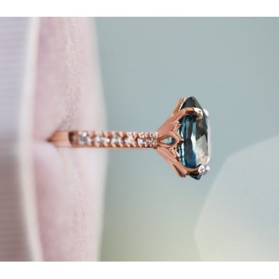 Brene Teal Sapphire Diamond Ring Set
