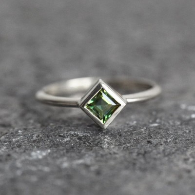 Frida Green Sapphire Ring
