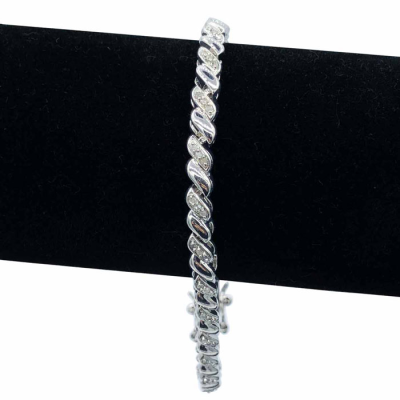 1 Carat Diamond Twist Bracelet, 7 Inches. Brand New Style That Everyone Loves!